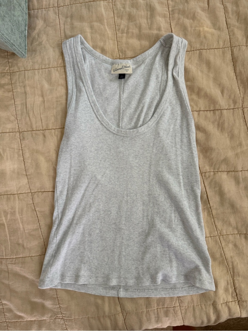 Universal Thread Light Gray Scoop Neck Tank Top